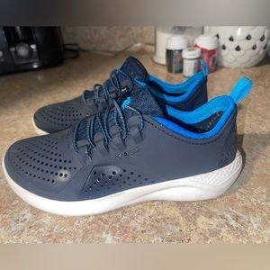 Like new kids croc tennis shoes size 1